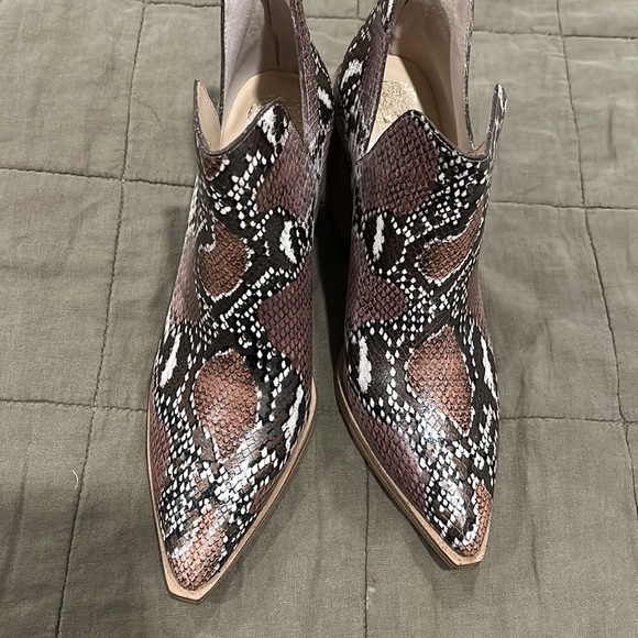 Skakeskin Vince Camuto Booties - Picture 4 of 5